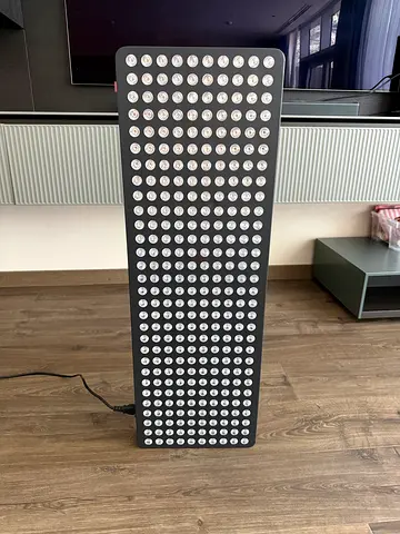 Standing LED Light Panel (bon charge) / Therapy Red Light Panel - excellent condition