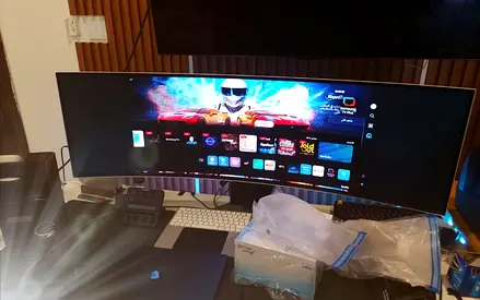 Samsung Odyssey OLED G9 S49DG952 is a premium 49-inch curved gaming monitor. It