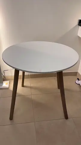 Modern Round Dining Table with Wooden Legs
