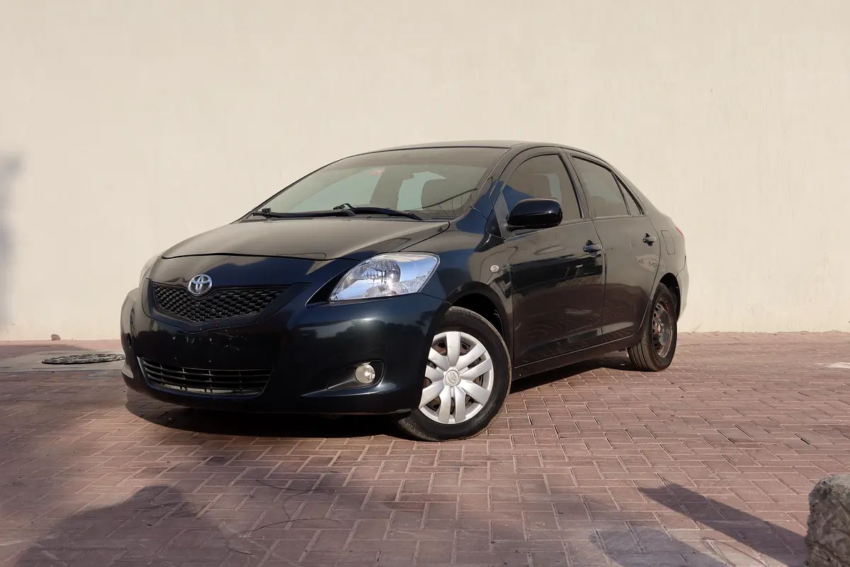 Toyota Yaris 2009 — photo 1 of 20