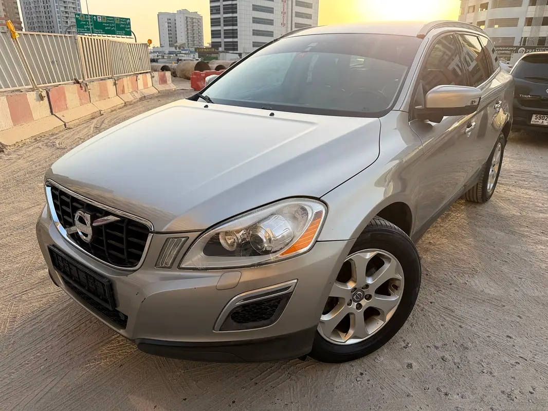 Volvo XC60 2012 — photo 1 of 14