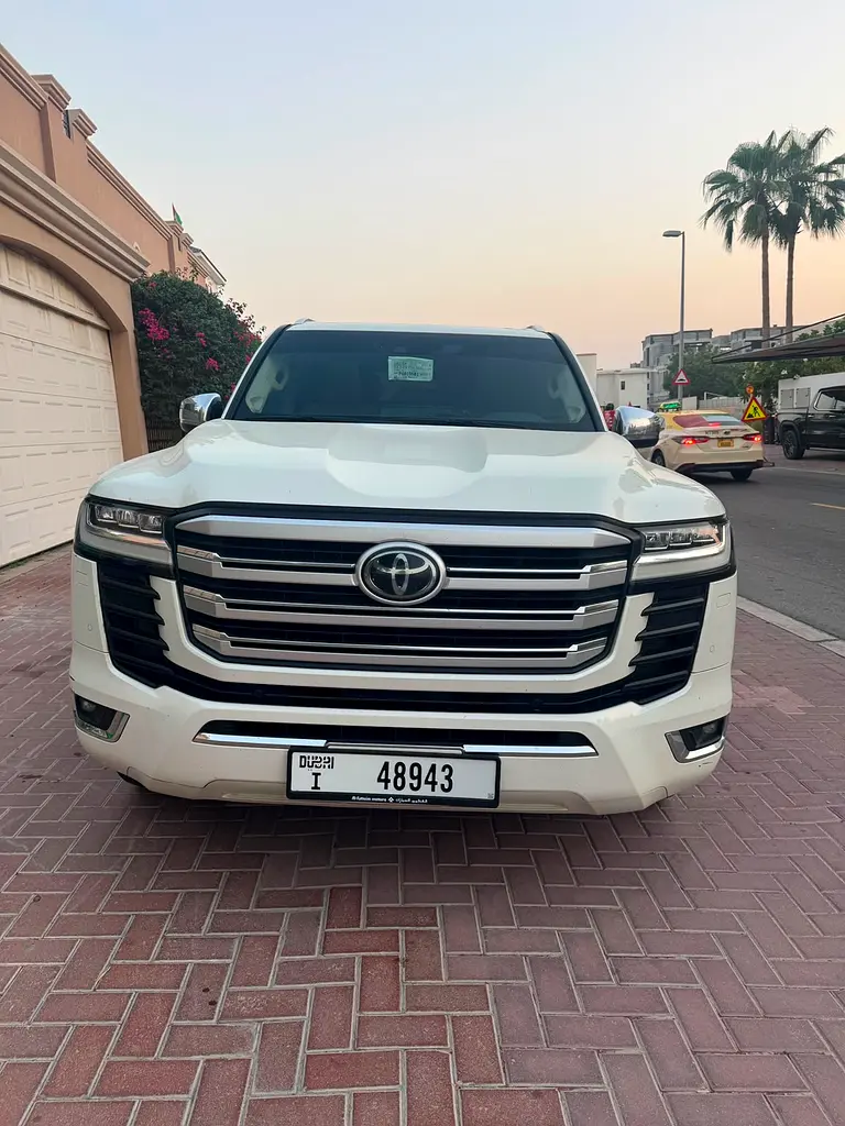 Toyota Land Cruiser 2023 — photo 1 of 19