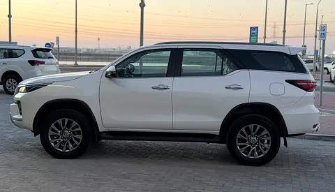 2021 Toyota FORTUNER — фото 4