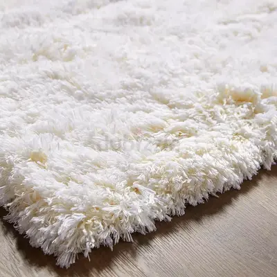 White Shaggy Rug — Soft High-Pile  (Like New)
