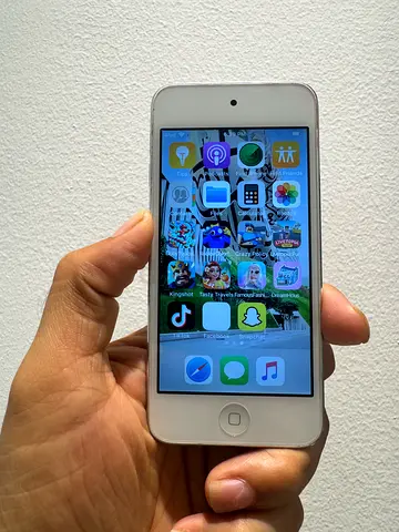 Apple I pod Touch 6 th gen