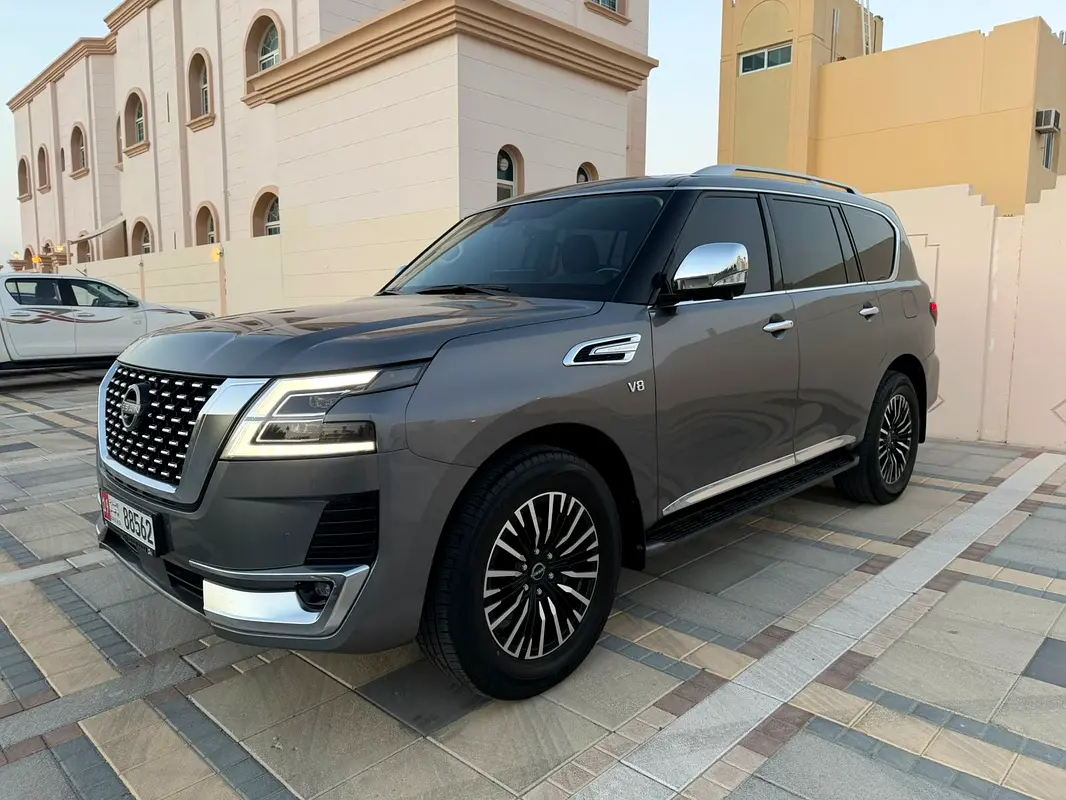 Nissan Patrol 2022 — photo 1 of 9