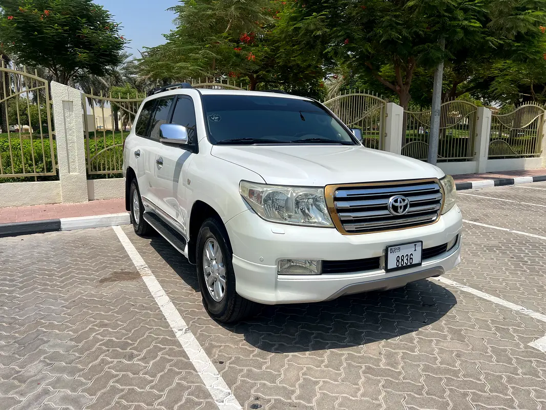 Toyota Land Cruiser 2009 — photo 1 of 14