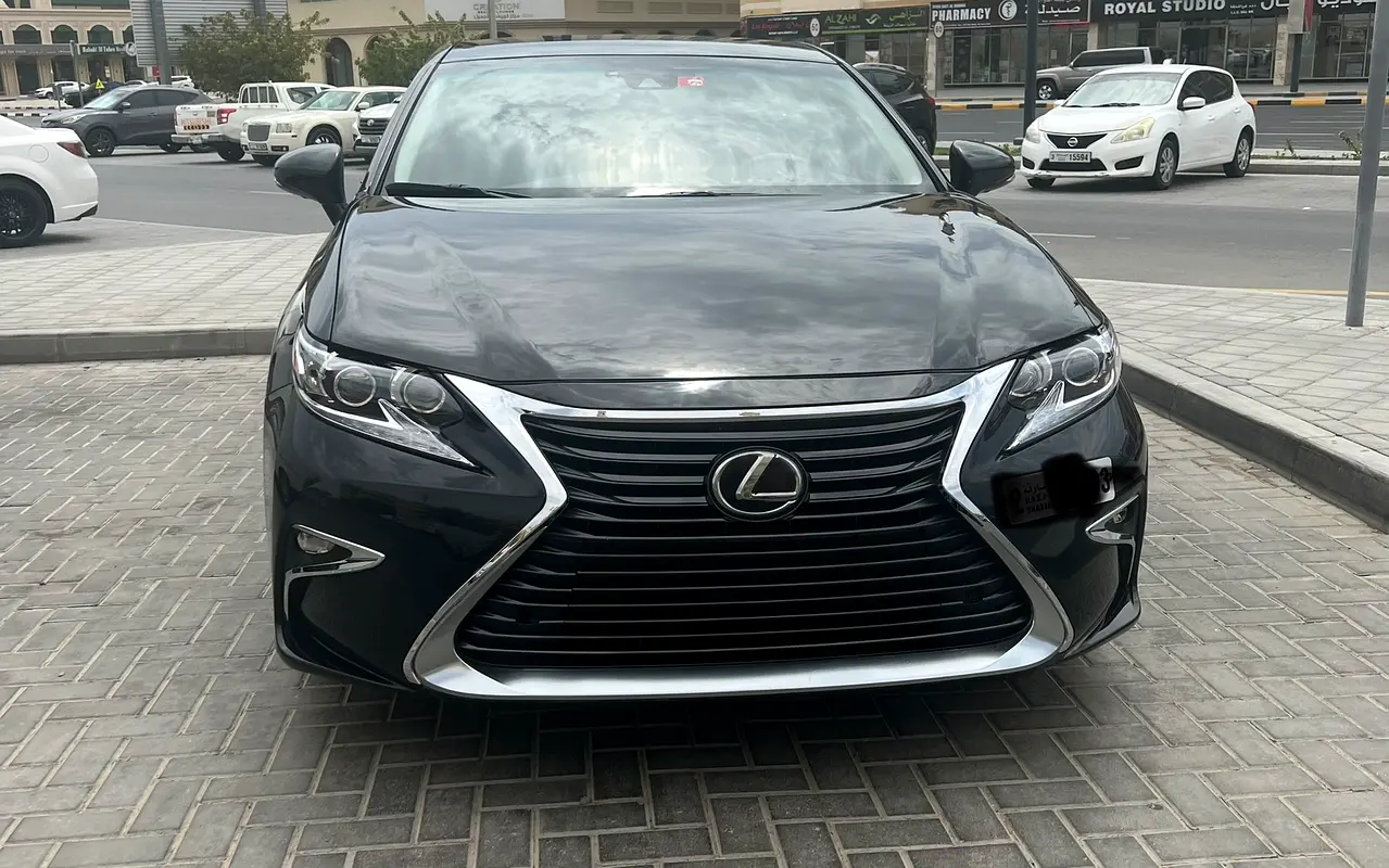 Lexus ES-Series 2018 — photo 1 of 8