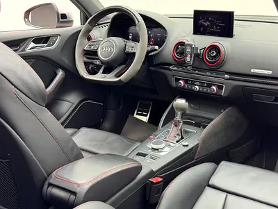 صورة 15 لـ 2018 AUDI RS3