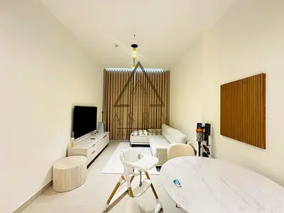 FURNISHED | BRIGHT | VACANT |