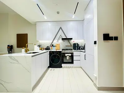 FURNISHED | BRIGHT | VACANT |