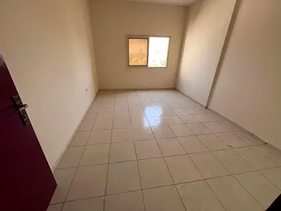 شقة غرفة وصالة مطبخ مميز تكييف مركزي منطقة النعيمية 2، شارع الملك فيصل بسعر مميز 27 الف درهم