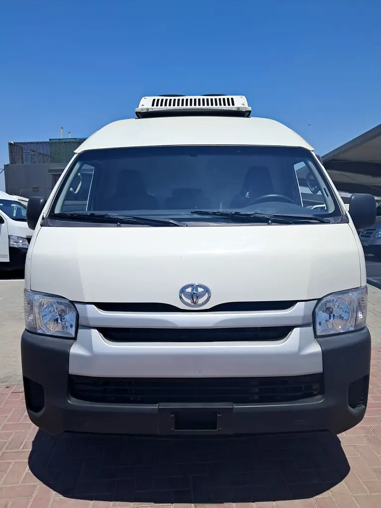 Toyota Hiace 2020 — photo 1 of 9