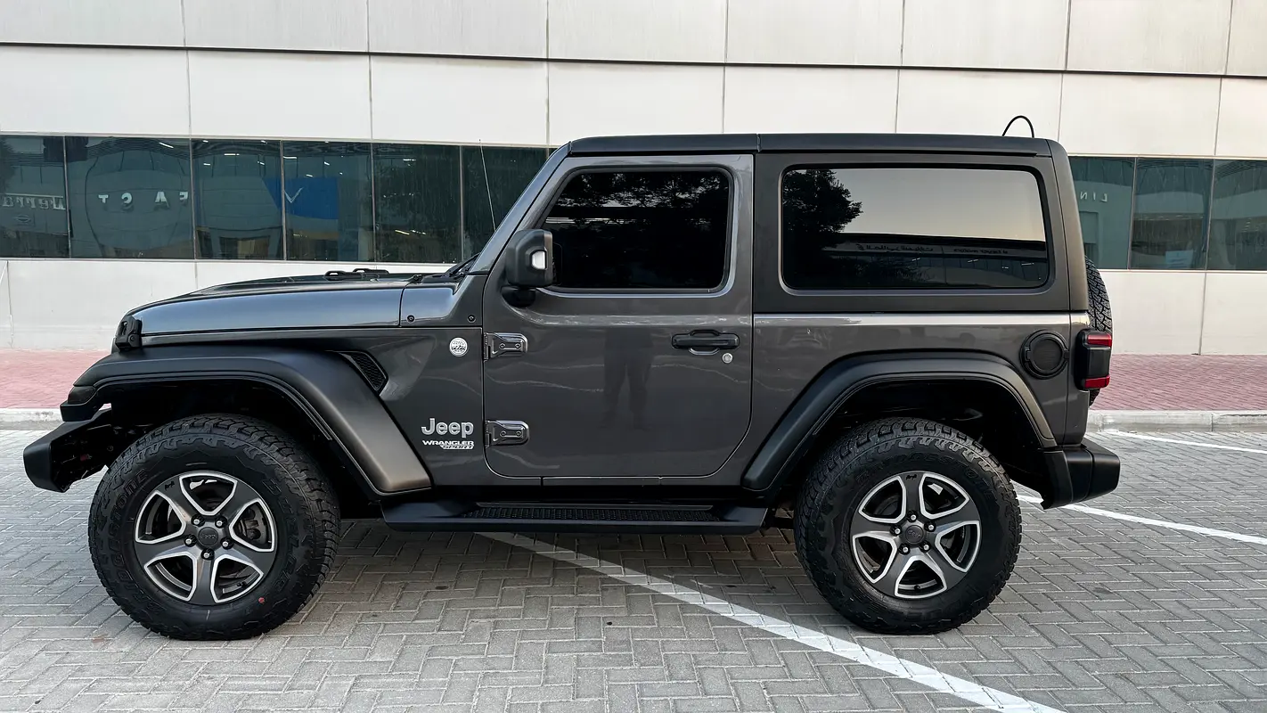 Jeep Wrangler 2021 — photo 1 of 18