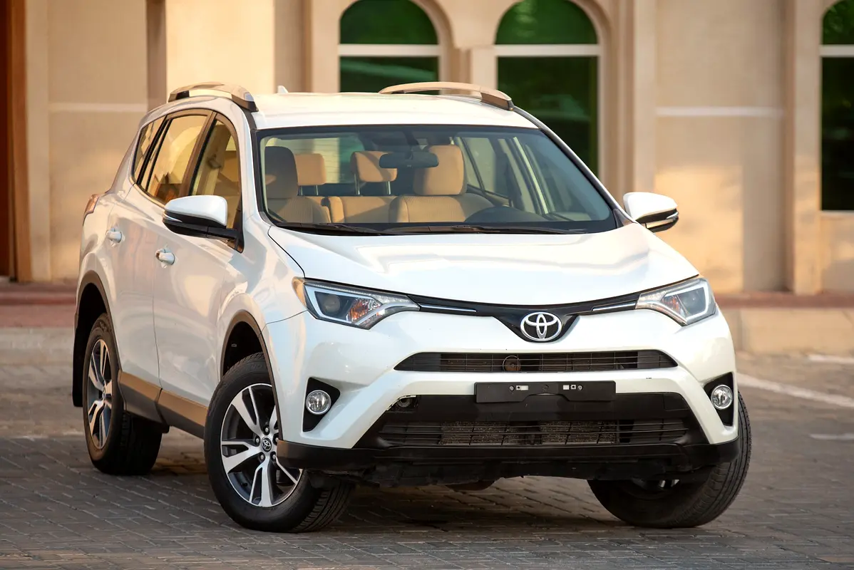 Toyota Rav 4 2016 — photo 1 of 19