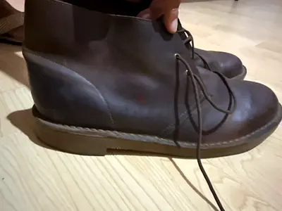 Brown leather mens lace-up shoes - size unknown, gently used