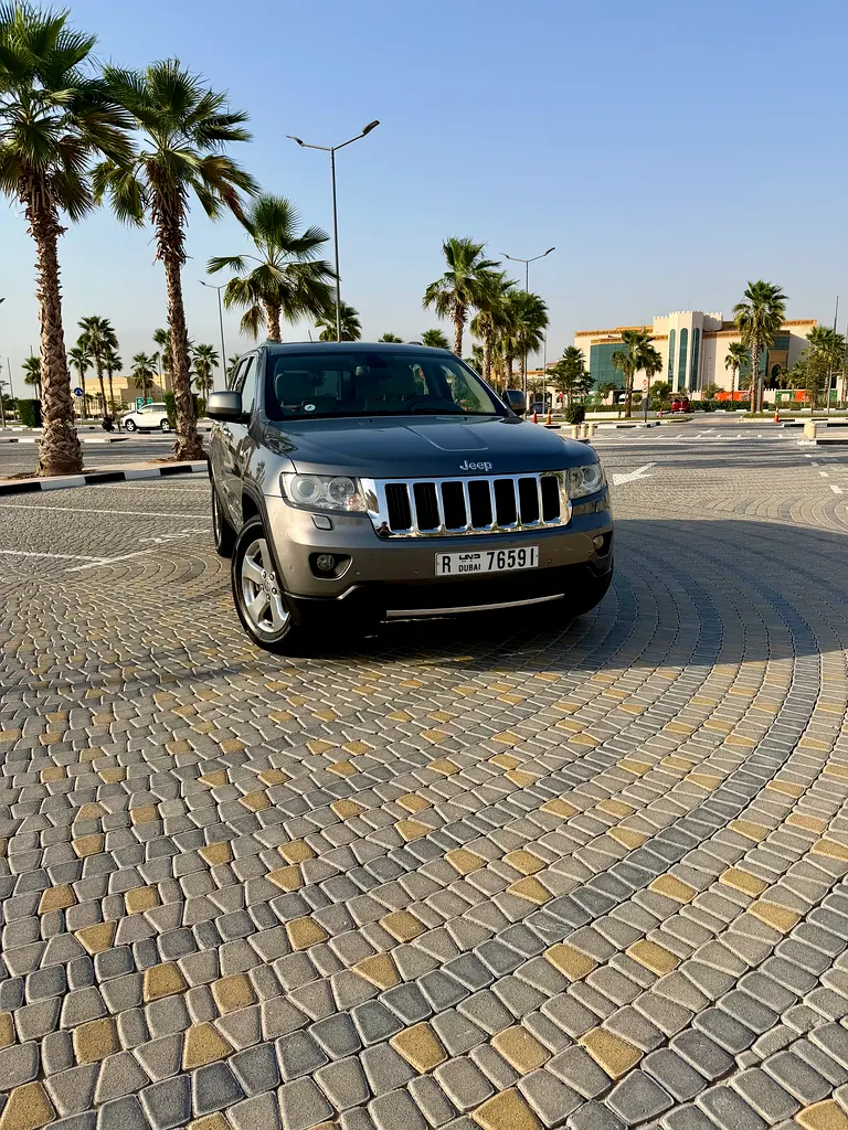 Jeep Grand Cherokee 2013 — photo 1 of 20