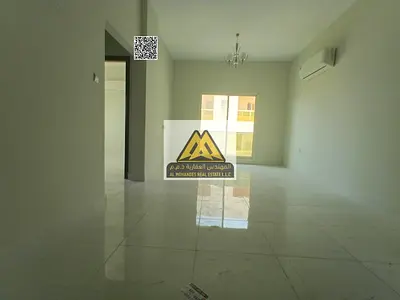 غرفة وصالة بمساحة كبيرة وموقع حيوي في قلب الروضة بالقرب من جميع الخدمات والمرافق مع تشطيب جيد وسعر مميز