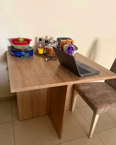 4 seater Dinning table