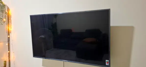 Samsung 55-inch UHD TV ,screen broken can be used for scrap only