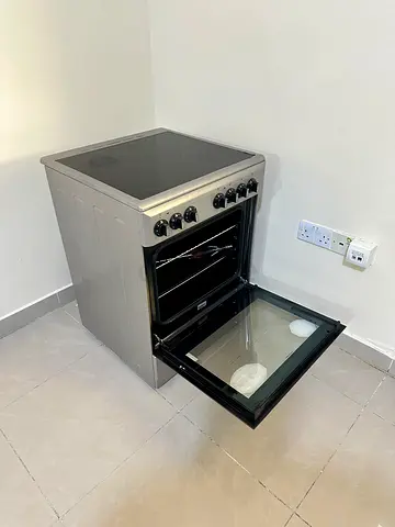 Stainless Steel Ceramic Electric Range with Oven - Used