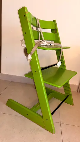 Stokke - Tripp Trapp - adjustable wooden high chairs (green) with safety straps
