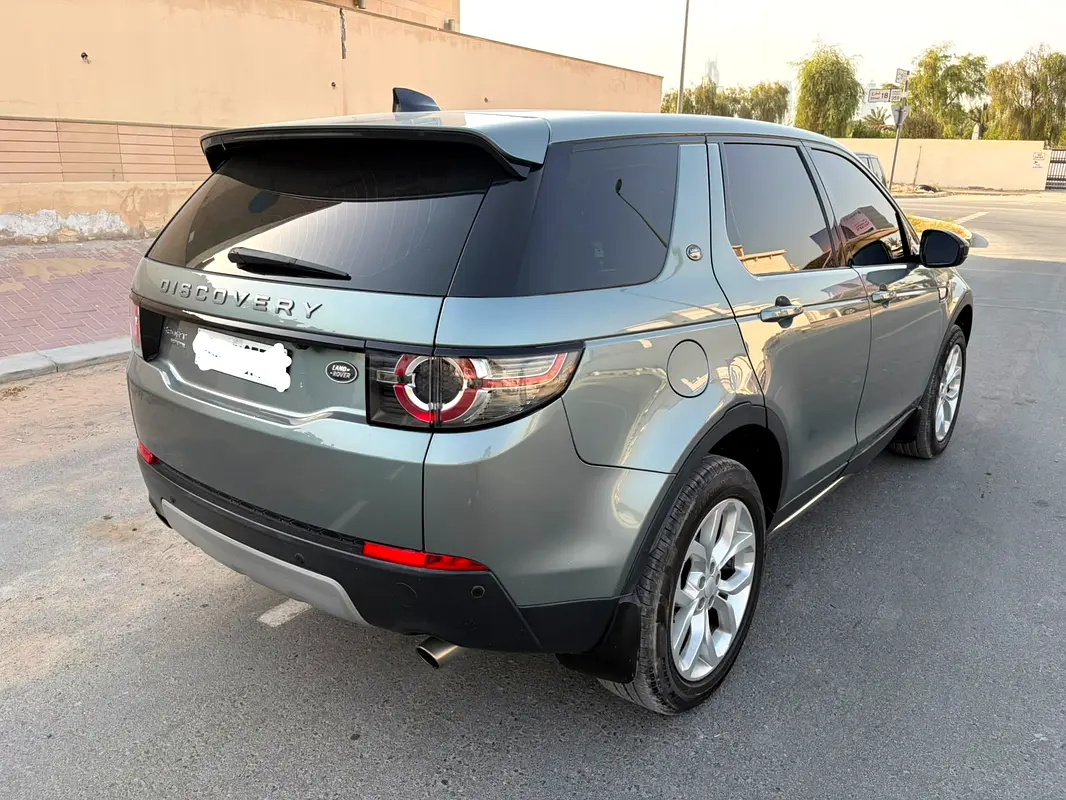 Land Rover Discovery Sport 2017 — photo 1 of 19