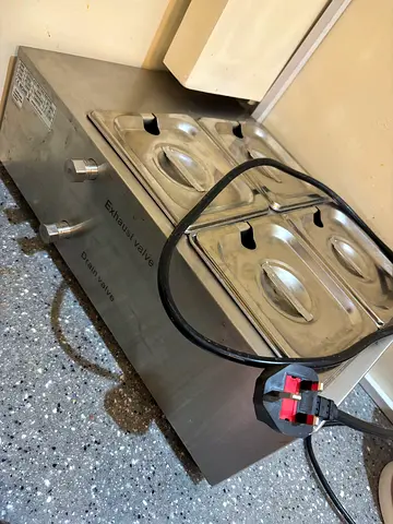 Chocolate melting machine