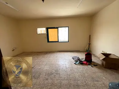 شقة غرفتين وصالة للايجار السنوي في منطقة البوطينة مساحة واسعة تشطيب حديث موقع مميز عقد عزاب او عائلي