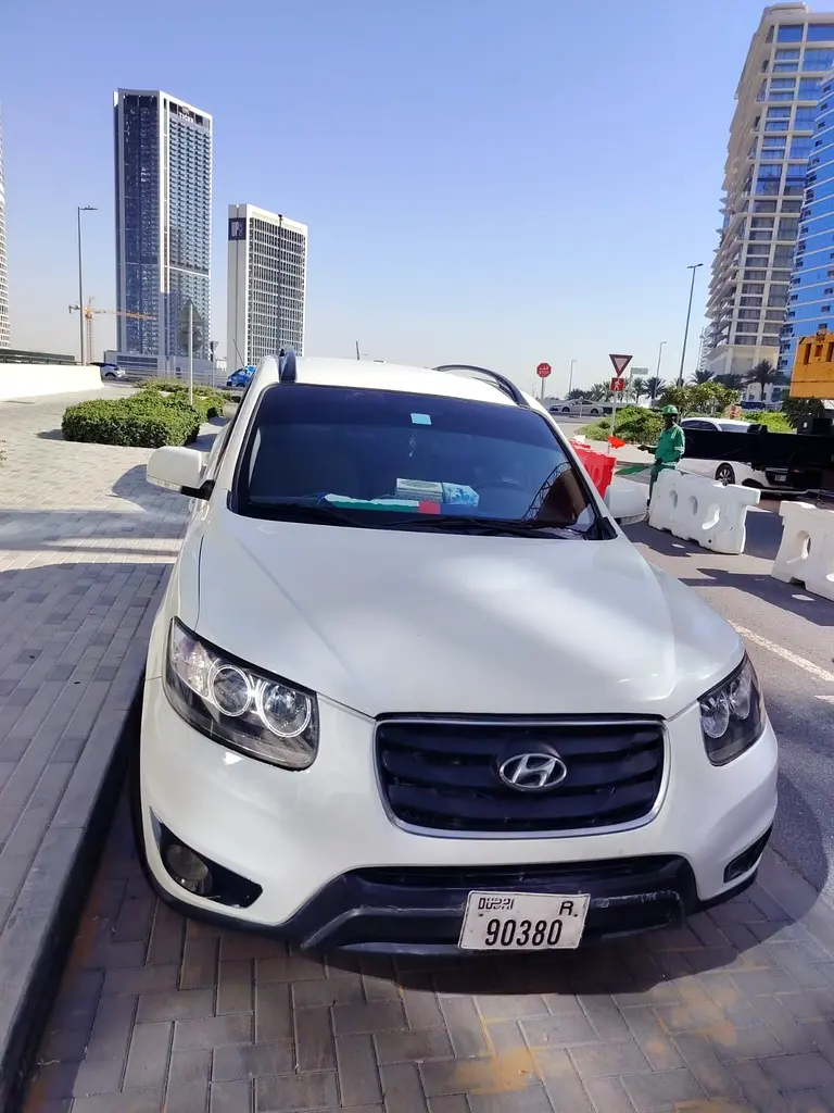 Hyundai Santa Fe 2012 — photo 1 of 8