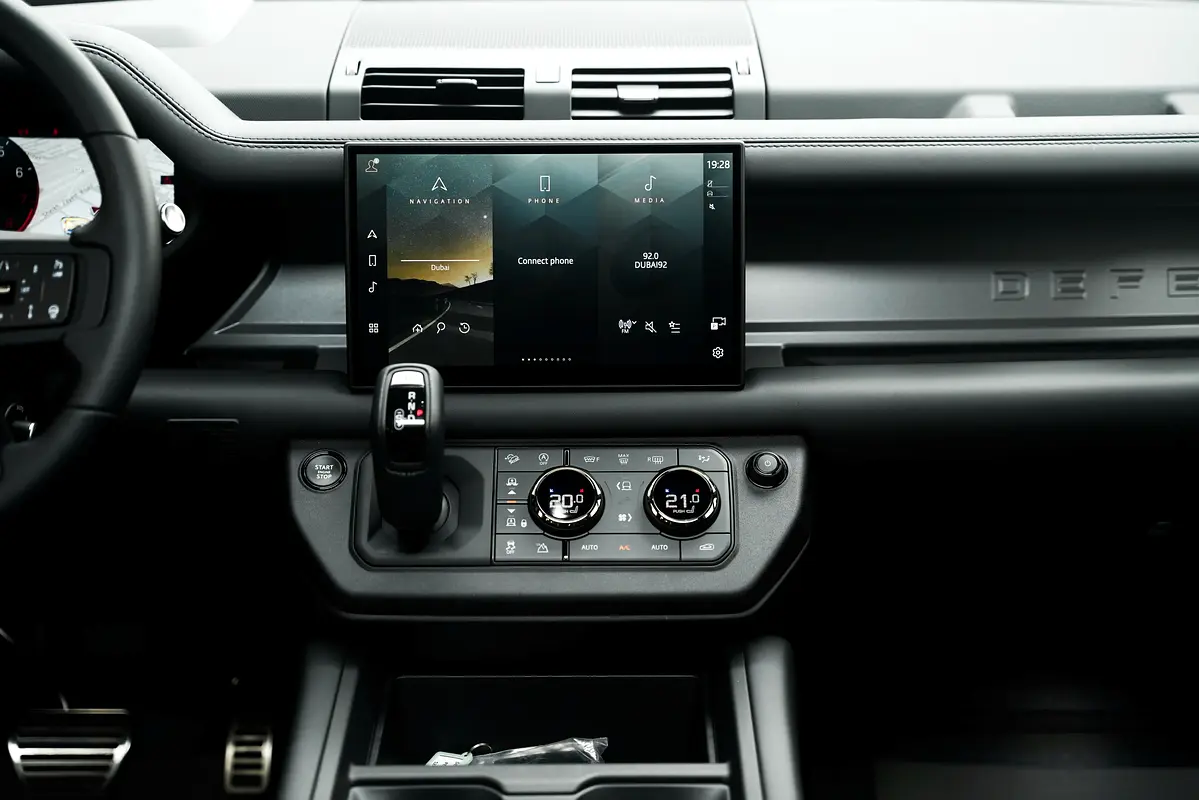 Land Rover Defender 2025