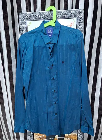 A great color formal shirt, size 40
