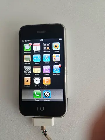 Apple iPhone 1 (First IPhone) , original USA Make with charger , working screen