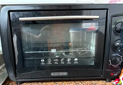 Black+Decker countertop oven in working condition - used