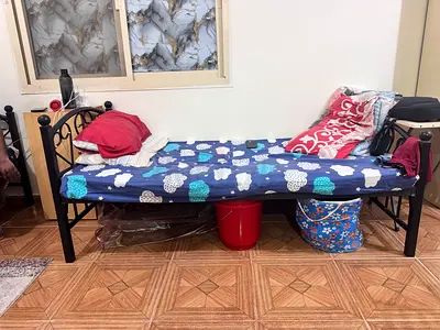 Single metal daybed with strong and good condition