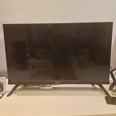 32-inch Hisense smart LED TV in excellent working condition
