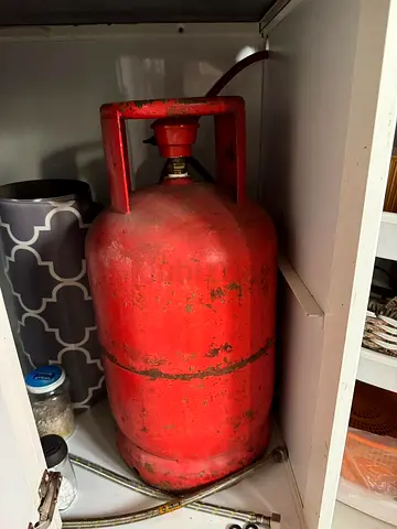 LOOKING TO SELL URGENTLY!!!!! 11 KG LPG Gas Cylinder | Approx. 80% Filled | Includes Regulator