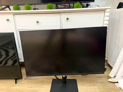 Samsung 32” QHD Monitors (2560×1440) – Excellent Condition