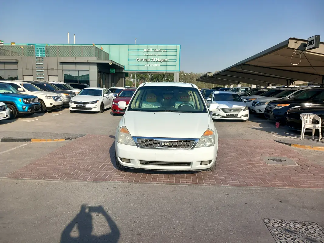 Kia Carnival 2015 — photo 1 of 17