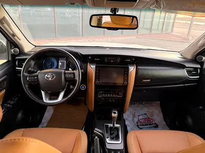 2021 Toyota FORTUNER — фото 10