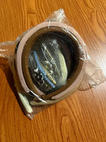 Hair bands and clips