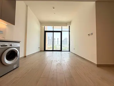 HUGE SIZE 2 BR APARTMENT FACING CRYSTAL LAGOON AND SKYLINE // FITTED KITCHEN // PRIME LOCATION