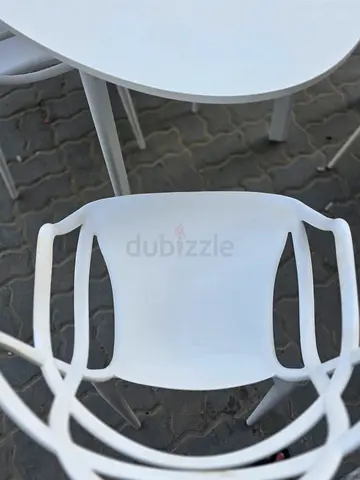 White outdoor table and chairs set (6 pcsc chairs)