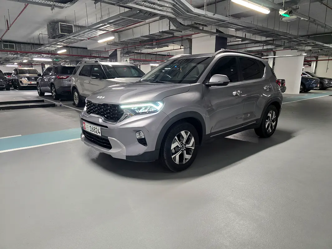 Kia Sonet 2023 — photo 1 of 19