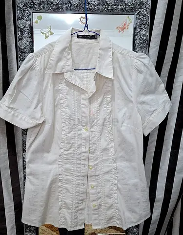 A beautiful short-sleeved shirt for girls, perfect for summer, size M-L