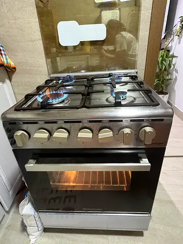 Silverpoint 4-burner cooker + oven