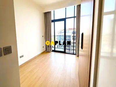 Bright Living Space | High‑Floor Studio I Vacant & Ready