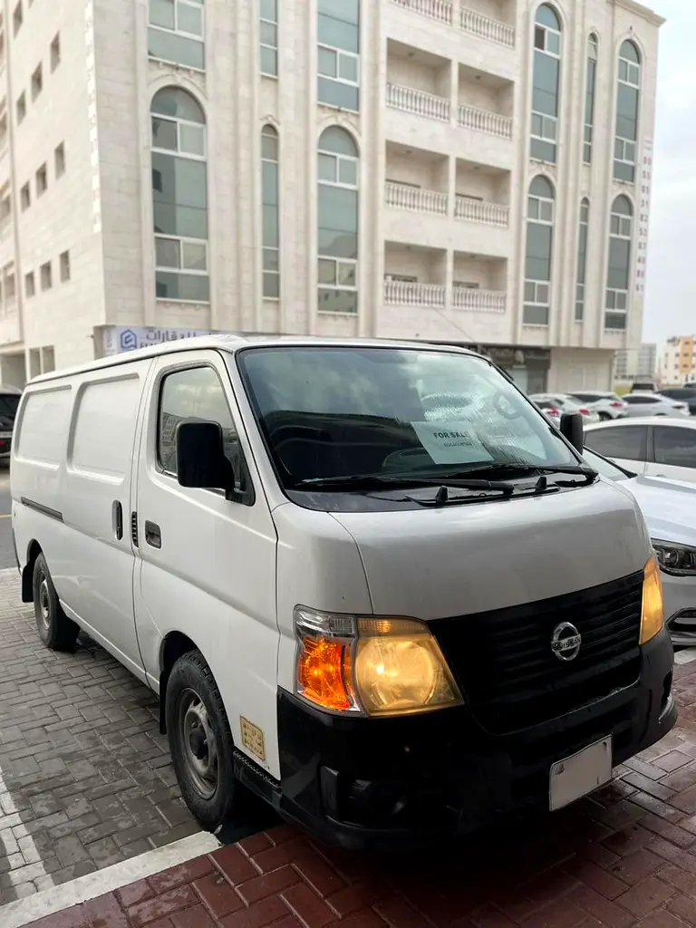 Nissan Urvan 2011 — photo 1 of 5
