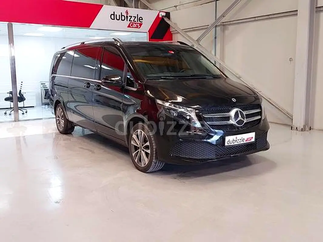 Mercedes-Benz V-Class 2023 — photo 1 of 16