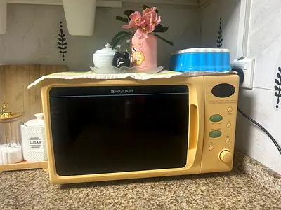 Frigidaire countertop microwave - working condition